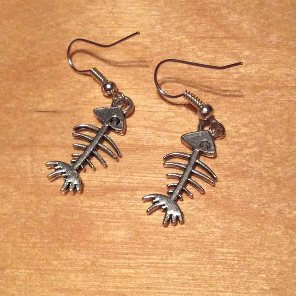 🌺 FISHBONE SKELETON DANGLE EARRINGS FISH GOTHIC EMO 925 SILVER DOLLS KILL WITCH - Picture 3 of 6